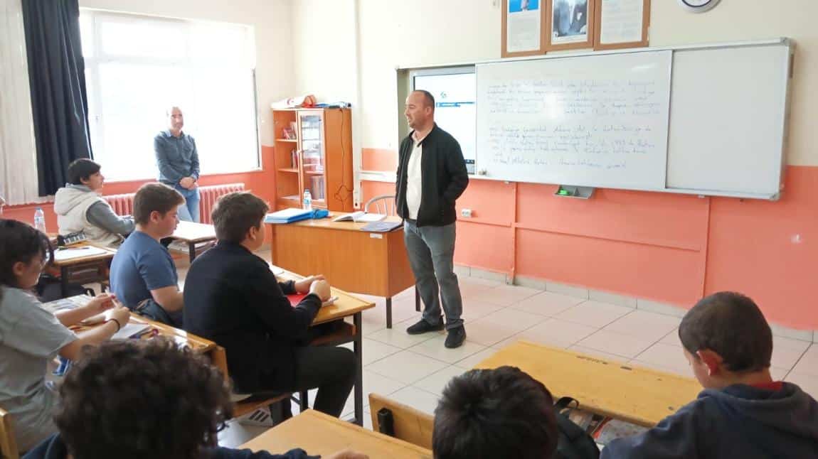 lçemiz Hasan Çelebi Mesleki Teknik Lisesi Müdür Yardımcısı Serkan Akın okulumuz 8.Sınıf öğrencilerine MESEM ile ilgili bilgi verdi